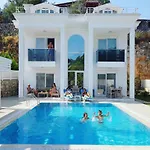Usan 4 Bedroom Private In Hisaronu Willa
